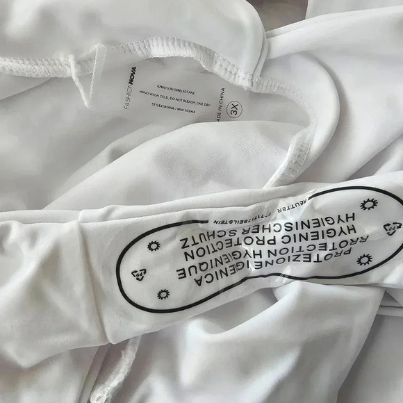 Fashion Nove Island Getaway One Piece Swimsuit - White/Gold 3X - Picture 9 of 9